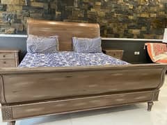 Chenone wooden bed