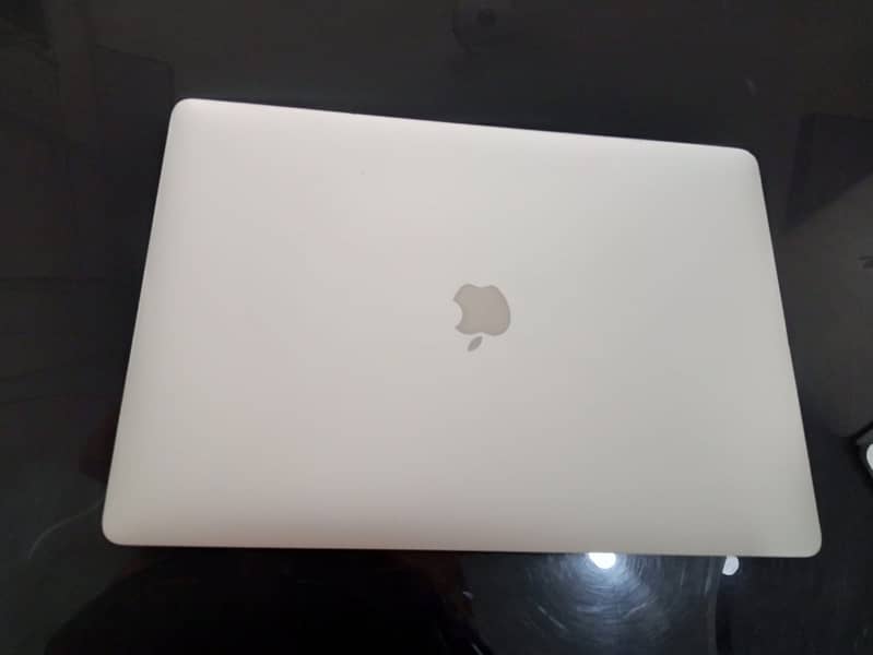 apple ,macbook pro 2018 core i7 0