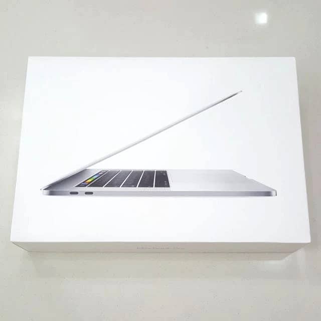 apple ,macbook pro 2018 core i7 2