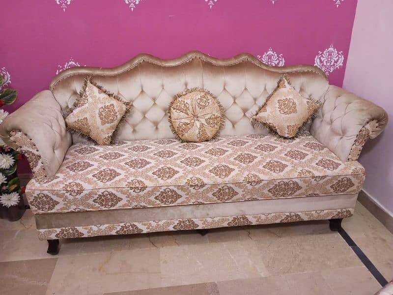 i want to sale my 5 Seater sofa set only one month use like new 3