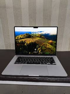 apple MacBook air m2 chip star light 15 inch 8/256.10by10 condition