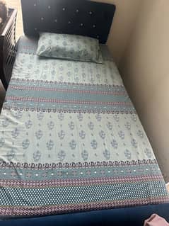 Single bed with mettrrss blue valvet quilting