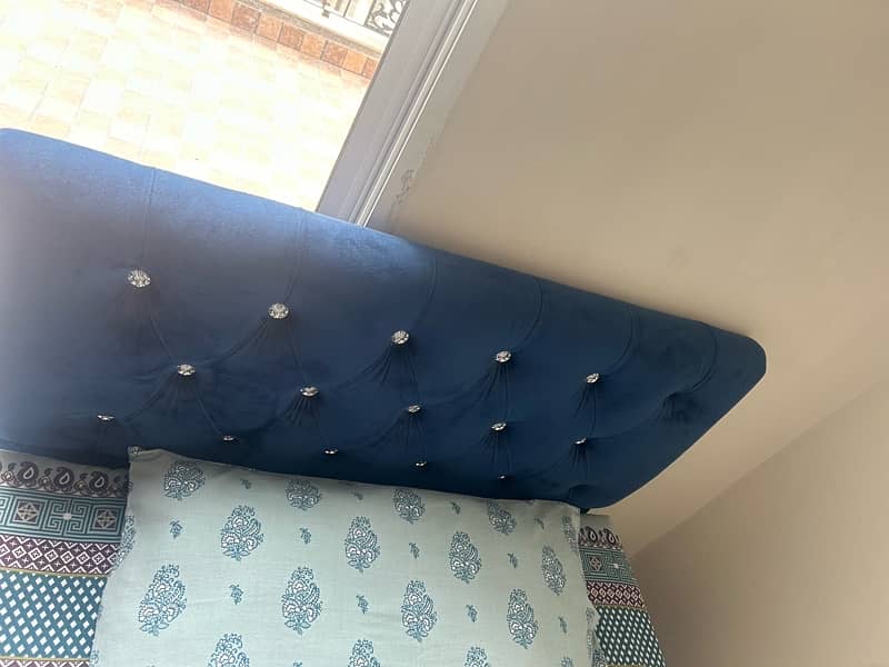 Single bed with mettrrss blue valvet quilting 1