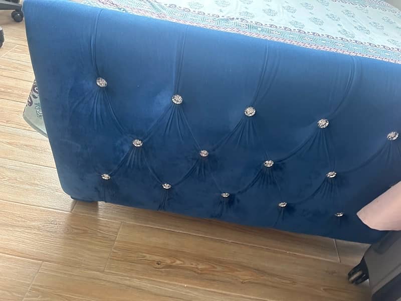 Single bed with mettrrss blue valvet quilting 2