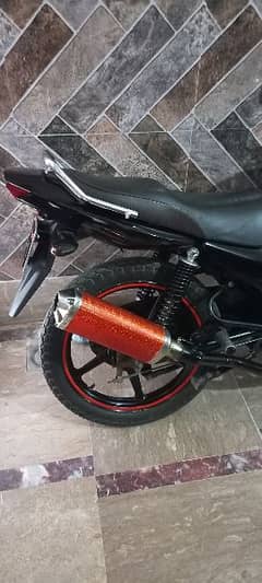 YBR 125 G with Golden Number and Good Condition for urgent sale