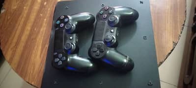 Ps4 console with 2 original controllers