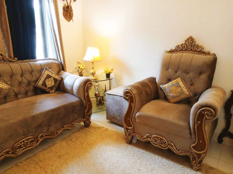 5 seater sofa set for sale. 4