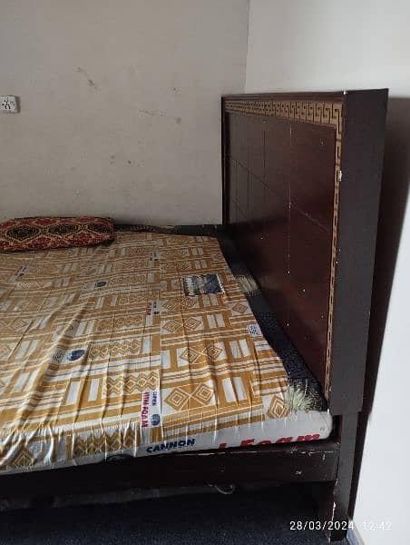 King Size wooden Bed with Mattress 3