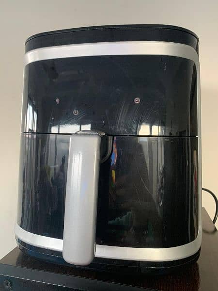 Air Fryer WF-5257 -Westpoint digital air fryer in great condition 8