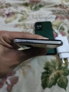 Vivo V21 ( 8/128gb ) With Charger