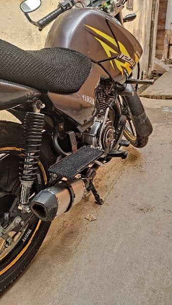 Shok sy rakhi ha bike, engine,self start everything is fine 3