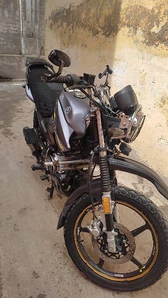 Shok sy rakhi ha bike, engine,self start everything is fine 11