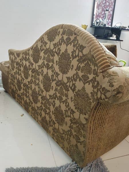 Dewan Style Couch in Excellent Condition 2