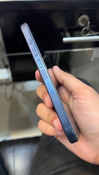 Iphone 15 pro Blue Titanium 1