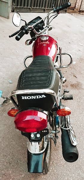 Honda CG125 Self Start model 2023/24 5
