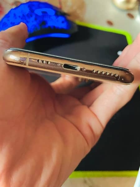 iPhone XS  64GB,  10/10 Lush Condition 4