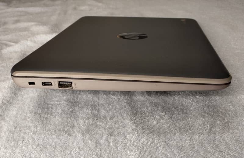 chromebook Hb G7ee 10/10 condition 1
