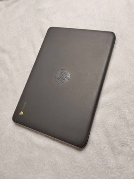 chromebook Hb G7ee 10/10 condition 2