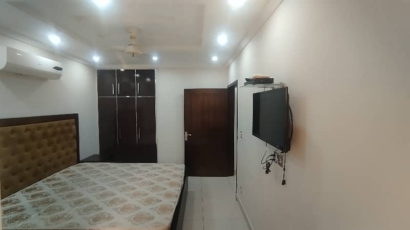 1 BED FULLY LUXURY AND FULLY FURNISH IDEAL LOCATION EXCELLENT FLAT FOR RENT IN BAHRIA TOWN LAHORE 8