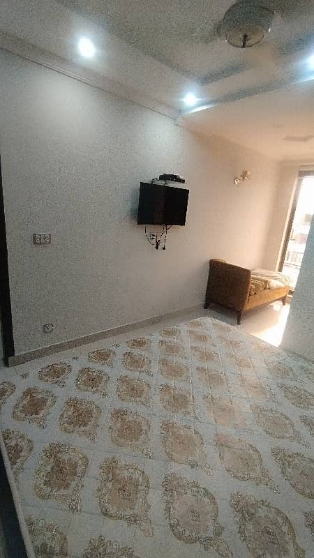 1 BED FULLY LUXURY AND FULLY FURNISH IDEAL LOCATION EXCELLENT FLAT FOR RENT IN BAHRIA TOWN LAHORE 9