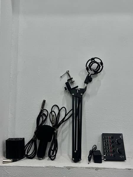microphone with stand and sound card (extra) 4