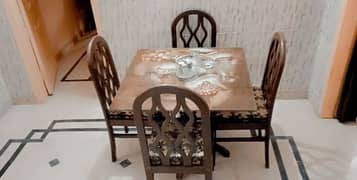 4 seater dining table like a new condition