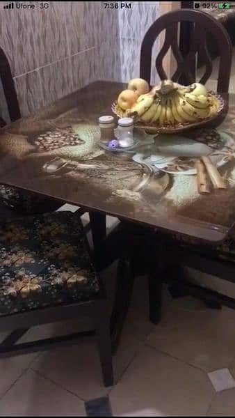 4 seater dining table like a new condition 2