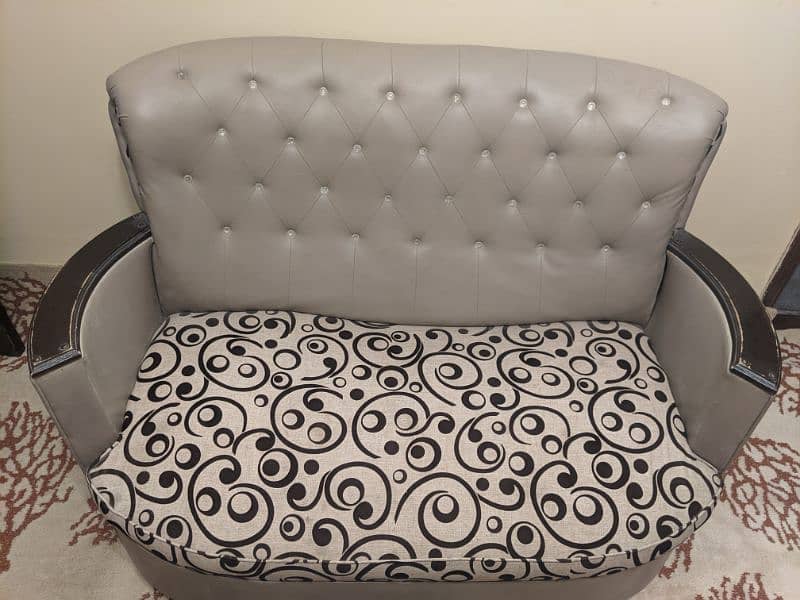7 Seater Sofa Set In good Condition 3