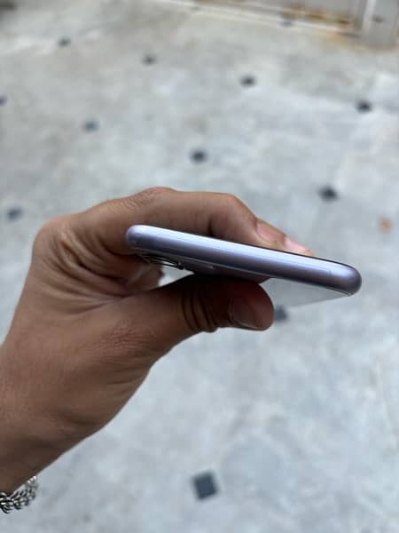 Iphone 11 128gb (PTA Approved) 4