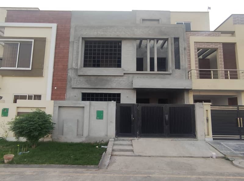 Near To Park Beautiful 5 Marla Grey Structure House For Sale 0