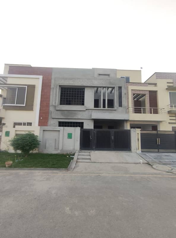 Near To Park Beautiful 5 Marla Grey Structure House For Sale 1