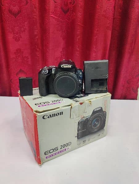 Canon 200d Mint Condition With Original Battery and Original Charger 0