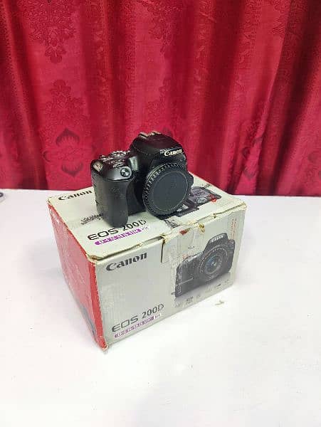Canon 200d Mint Condition With Original Battery and Original Charger 1
