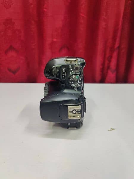 Canon 200d Mint Condition With Original Battery and Original Charger 4