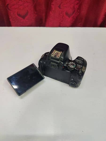 Canon 200d Mint Condition With Original Battery and Original Charger 9