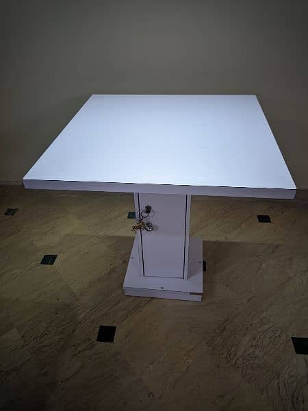 Computer / Streaming Table 1