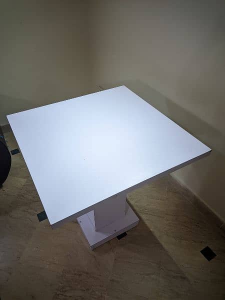 Computer / Streaming Table 4
