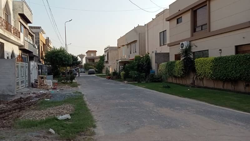 5 Marla 40 Feet Road Plot Near Zoo and Masjid For Sale in Rose Block Park View City Lahore 0
