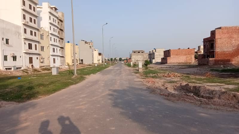 1 Kanal Transfer Free Plot Nearby Mosque, Zoo, and Commercial Area For Sale in Tulip Ext Block Park View City Lahore 7