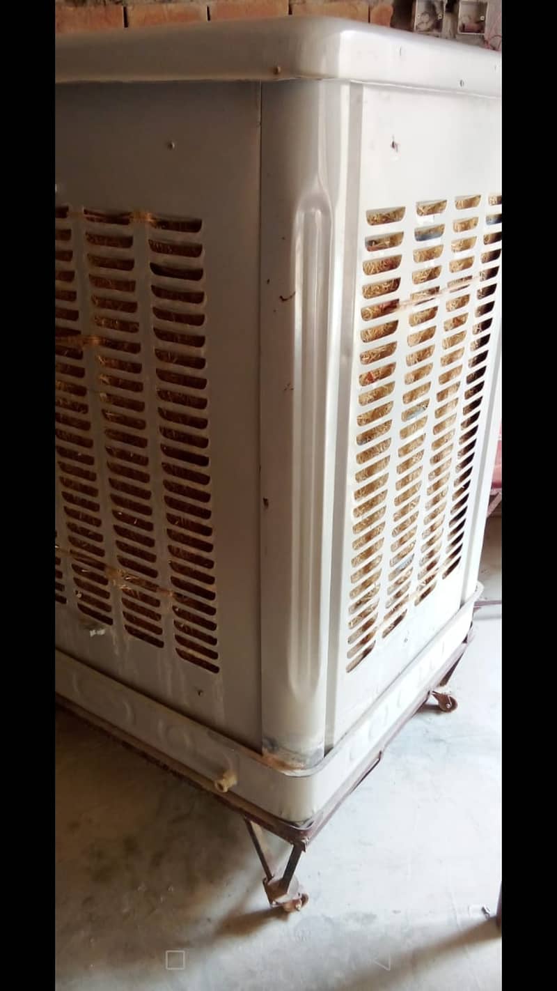 . . Cold air cooler urgent sale with copper motor. . with iron stand 0