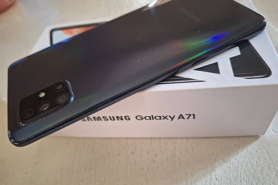 Samsung A71 8gb 128gb with box and Charger 10/10 0