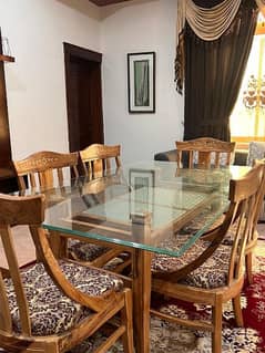 6 seater dining table in good condition