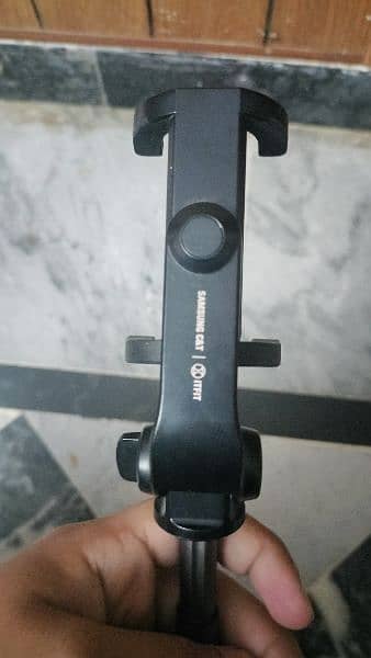Samsung original mini tripod stand and selfie stick 1