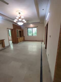 30*60 upper portion available for rent in g-11 real pics