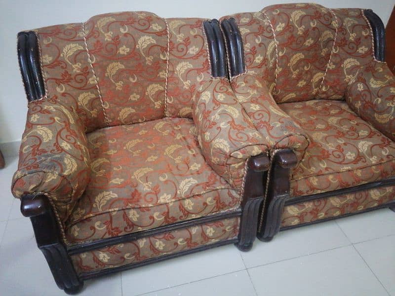 Used good condition Sofas 7 seater 4