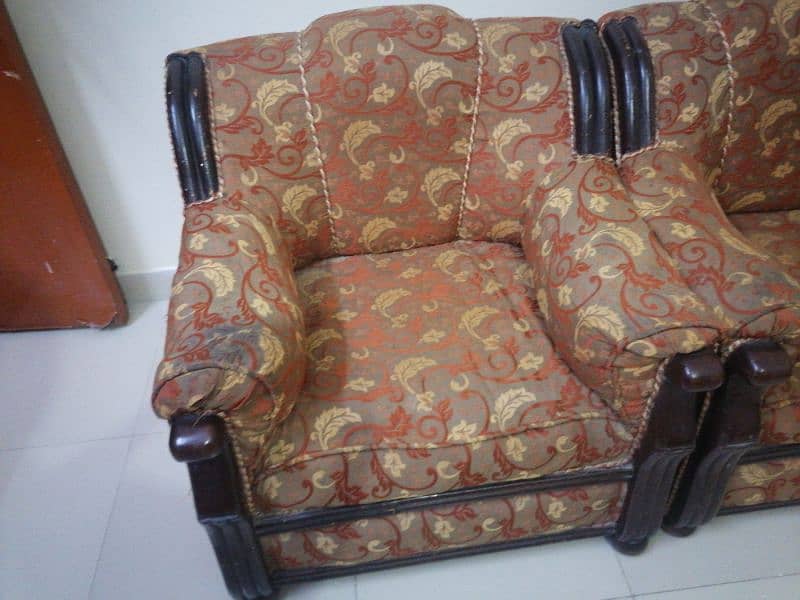 Used good condition Sofas 7 seater 5