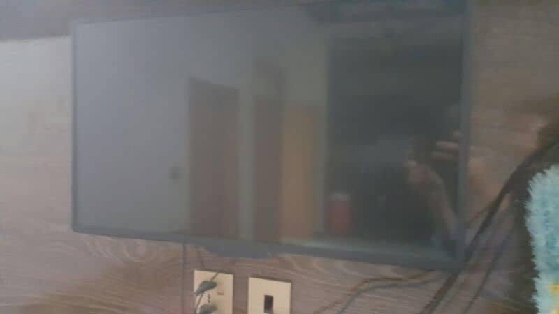 32 inches Tv with Dish Antenna And his reciever 0