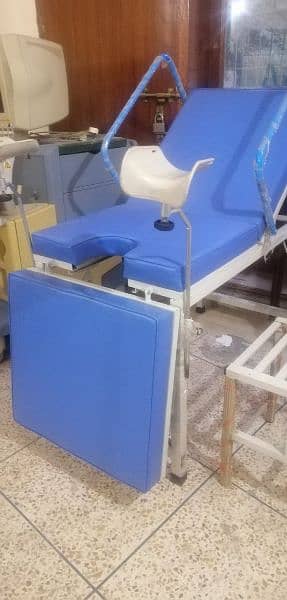 Hospital Beds / Examination couch/delivery table/ OT table 7