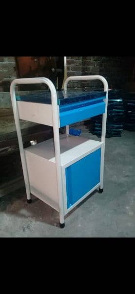 Hospital Beds / Examination couch/delivery table/ OT table 10
