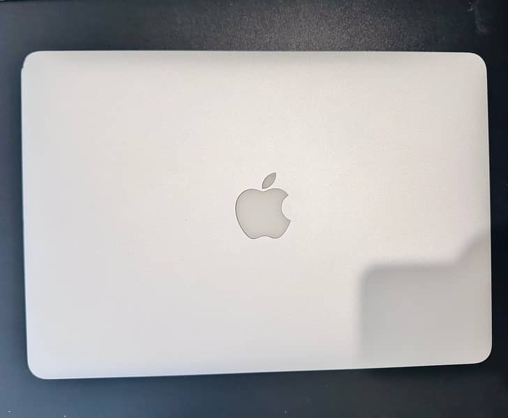 Macbook Air 13-inch (Early 2015) 1.6 GHz Core i5 1